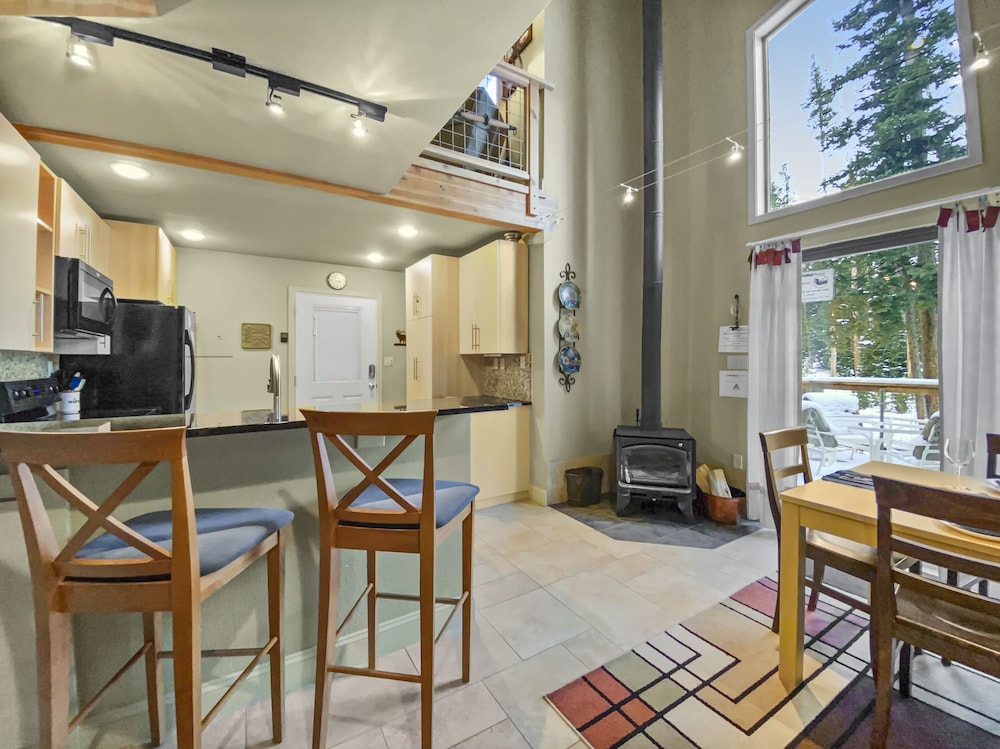 Peak Seven  2 Bedroom Home by RedAwning