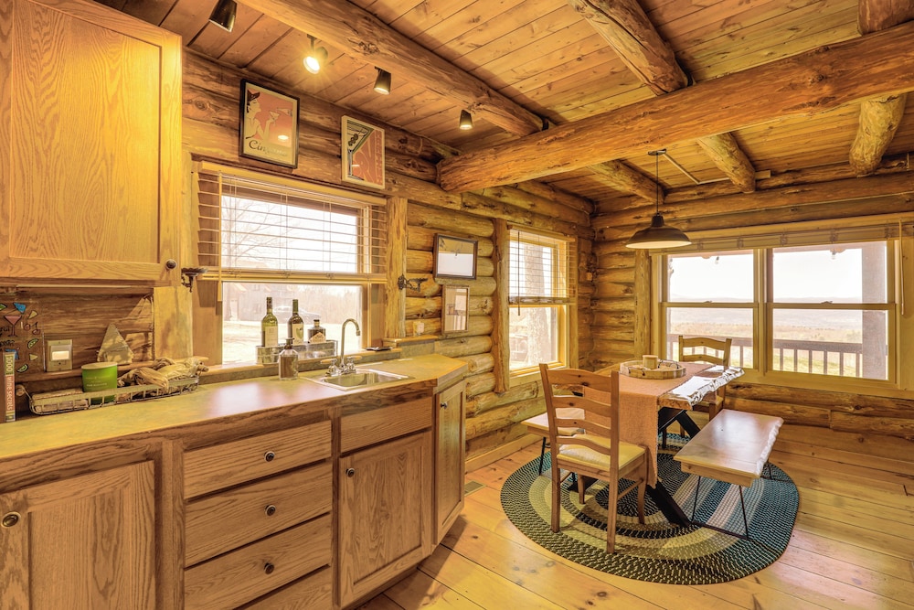 Near Trails, Lakes & Slopes: Cabin in Walpole!