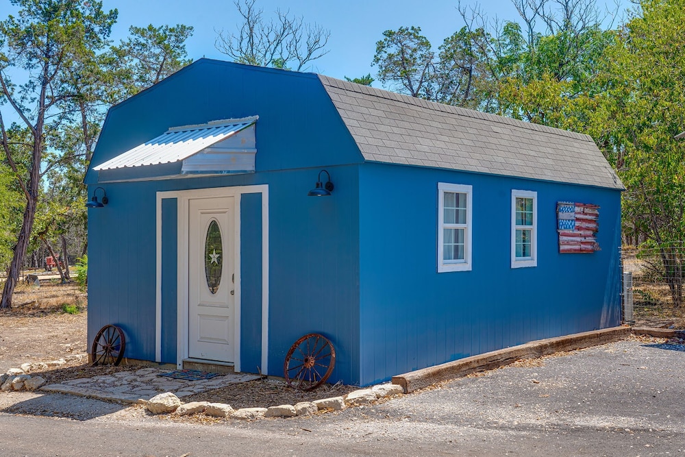 Terracotta Oasis - Wimberley for 30 Guests