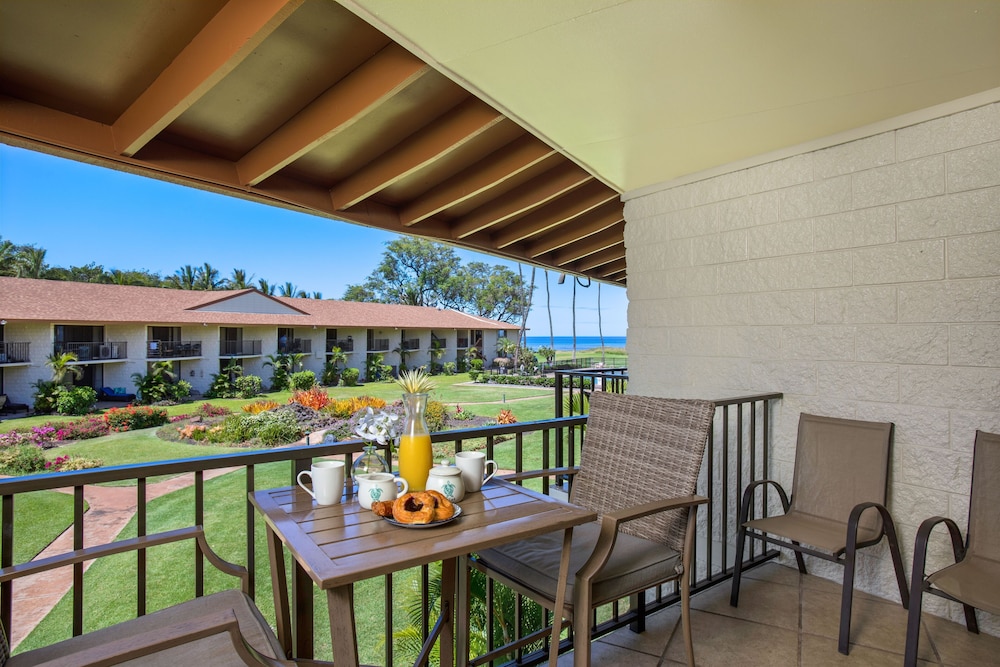 Waiohuli Beach Hale Ocean View Condos with Parking