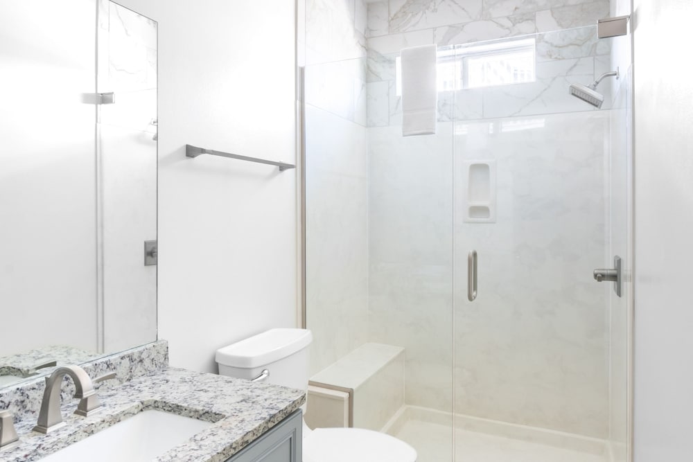 Fin by Avantstay 9 BR Destin Oasis With Pool Spa Walk to Beach