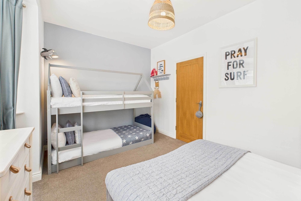 Host Stay Surf Jewel