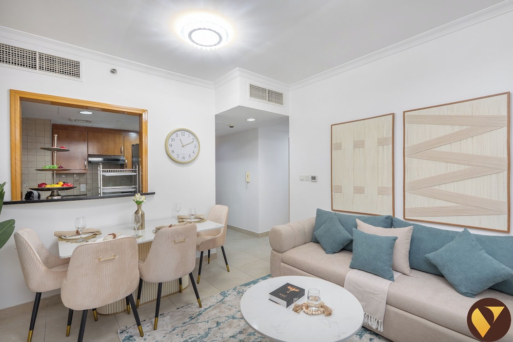 Luxury Stay in JLT Near Metro & JBR