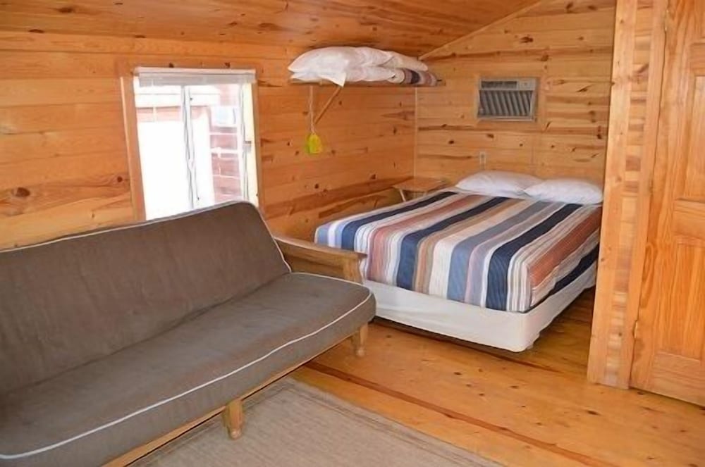 No Name City Luxury Cabins & RV