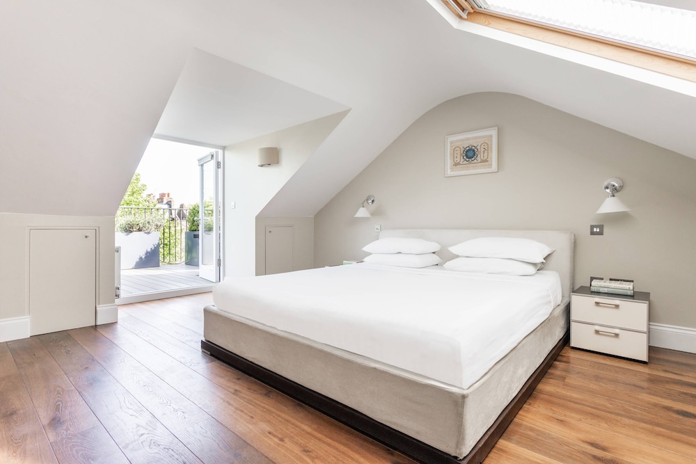 Bassett Road XII by Onefinestay