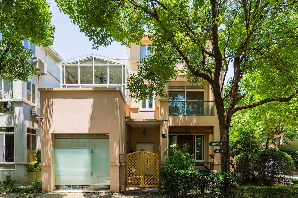 Summer Villa with 5 BRs
