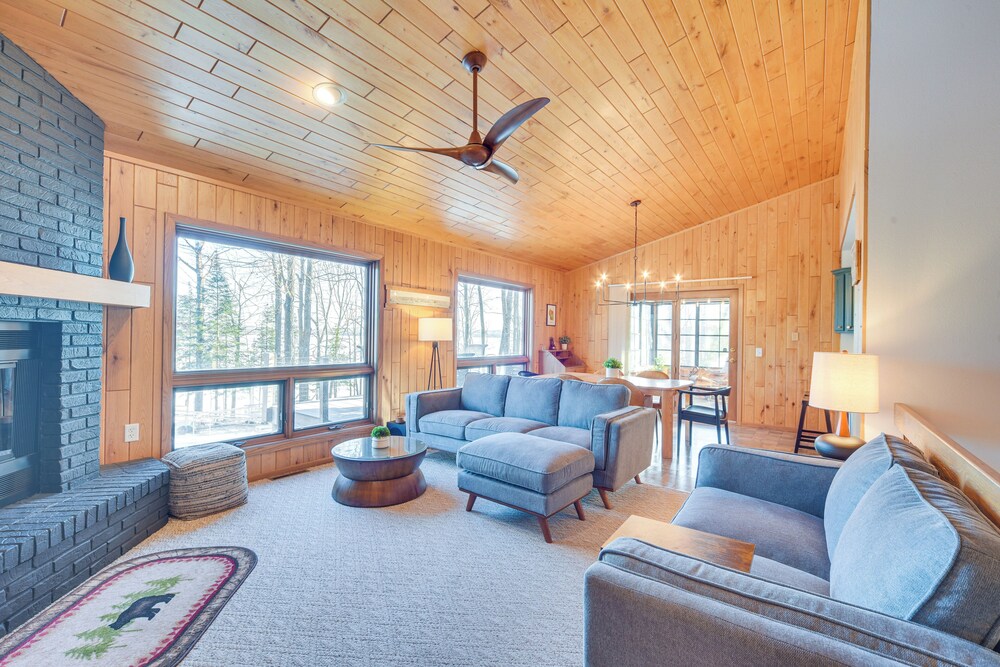 Boat Dock, Full Gym: Waterfront Nelson Lake Gem!