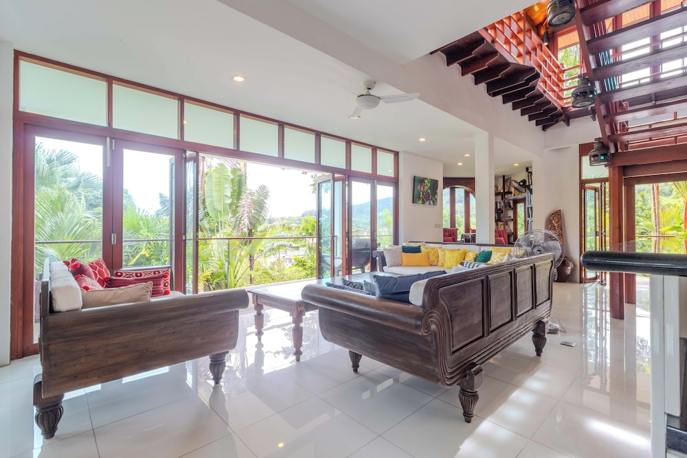 6BR Villa Huge Pool & Mountain View V89