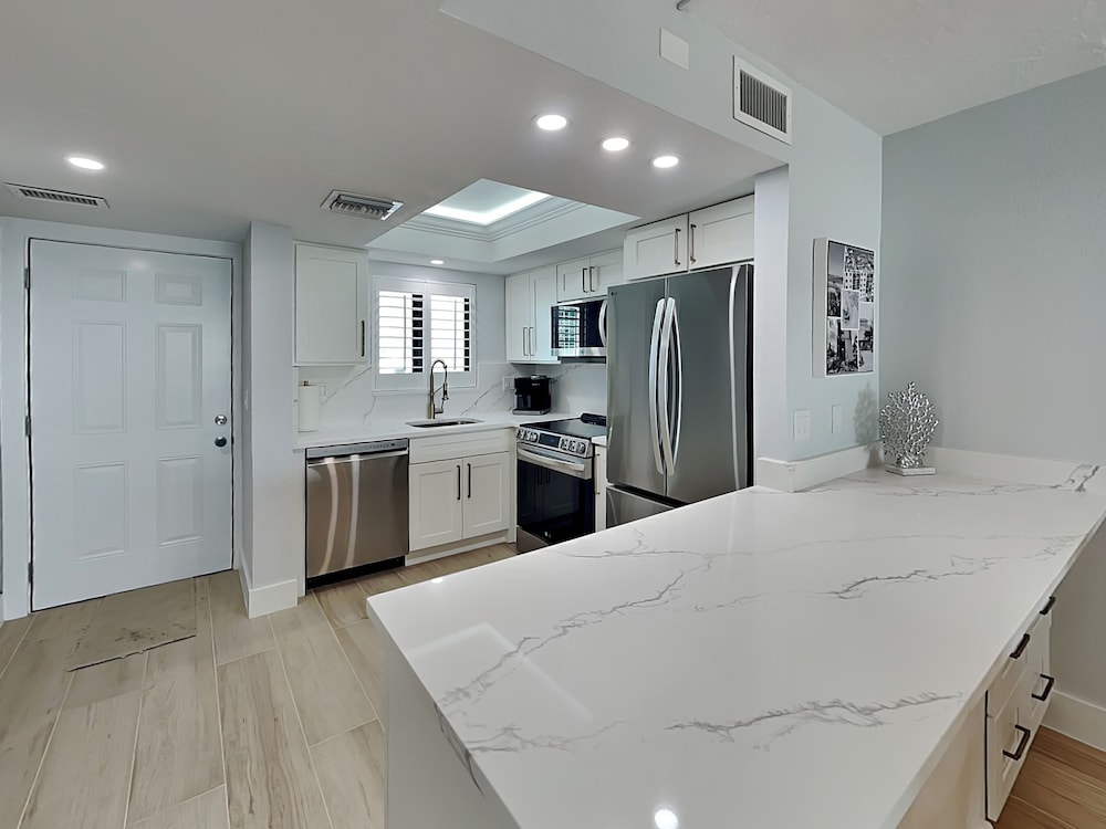 Seaside 4 by Distinctive Beach Rentals