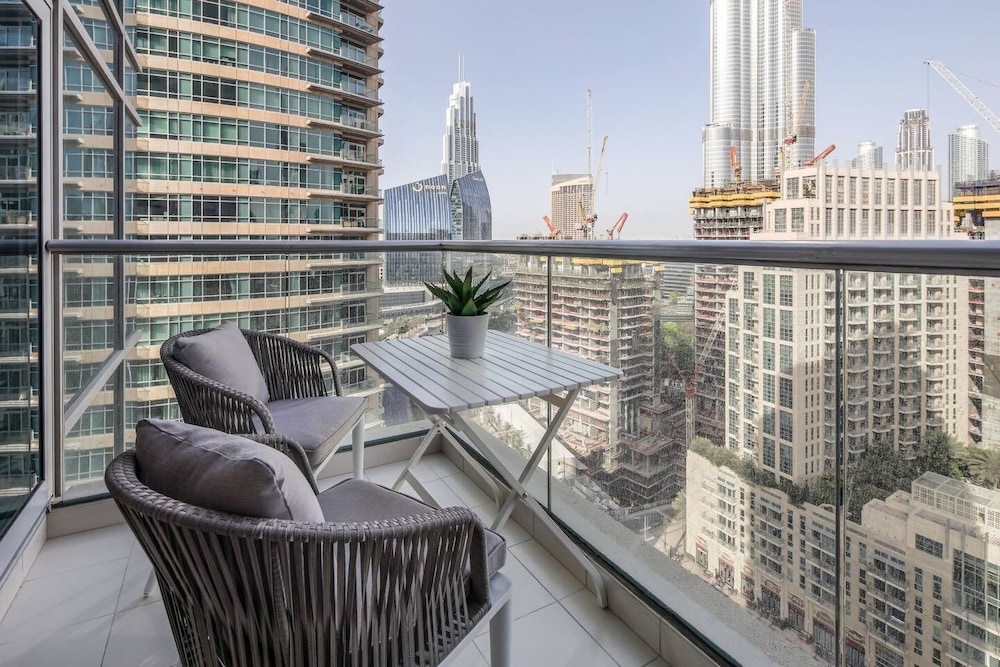 Phenomenal Burj Khalifa Views in This Lovely 2br!