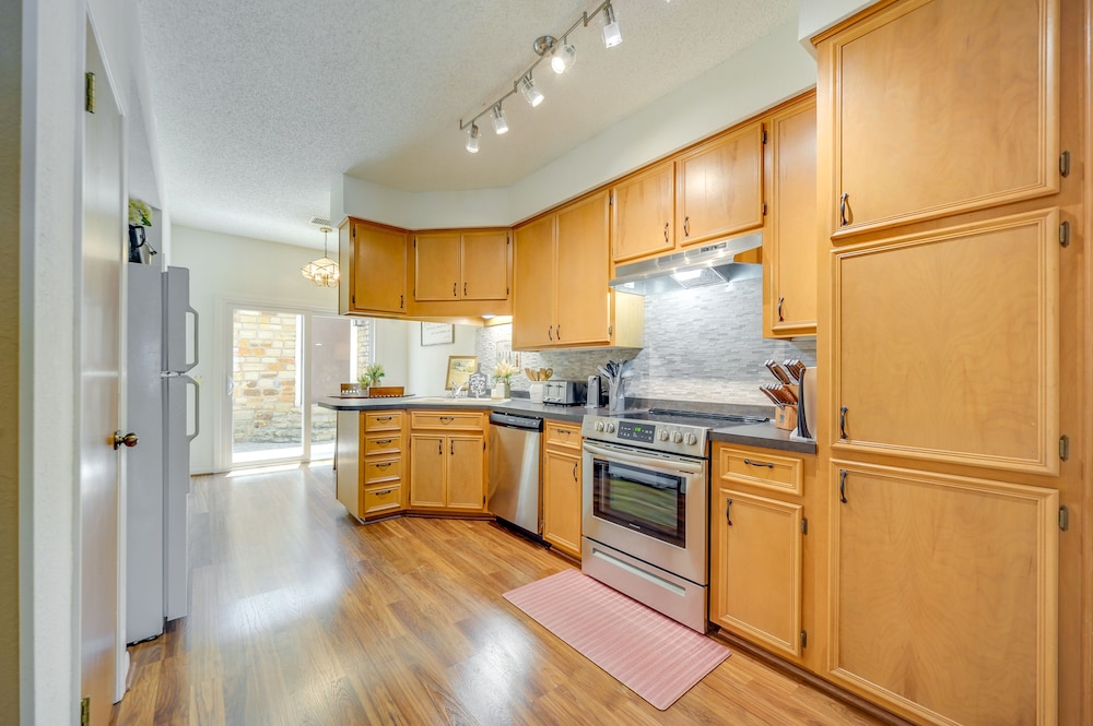 Dog-friendly Texas Retreat w/ Fireplace Grill! - Property Image 22