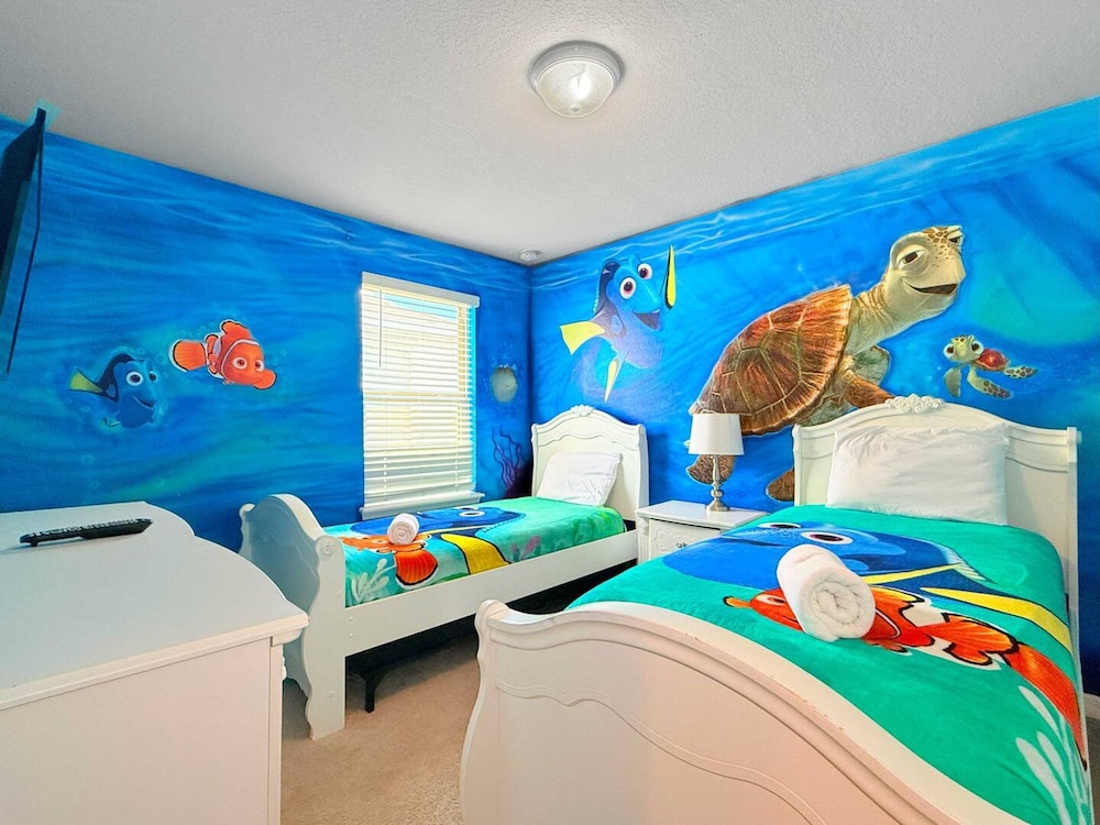 Family Villa in Windsor Lazy River BBQ Pool