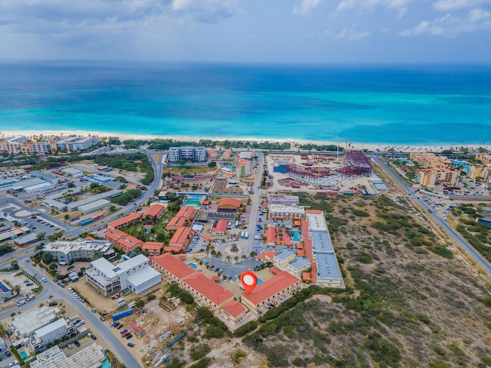 2BR 3min Walk 2 Eagle Beach Pool GYM Parking