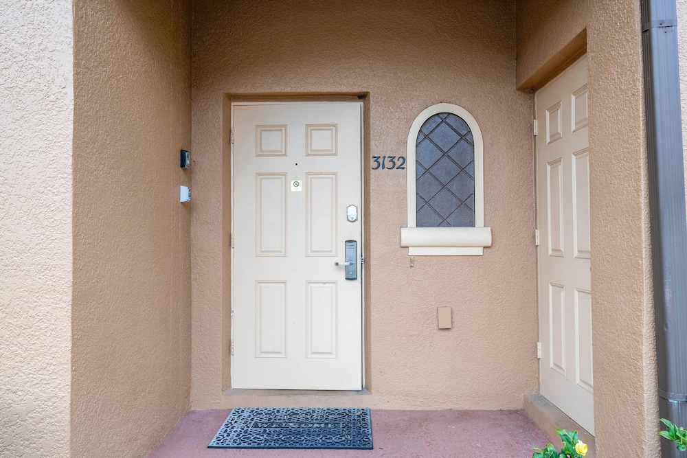 3132 CA - Charming Townhome Retreat
