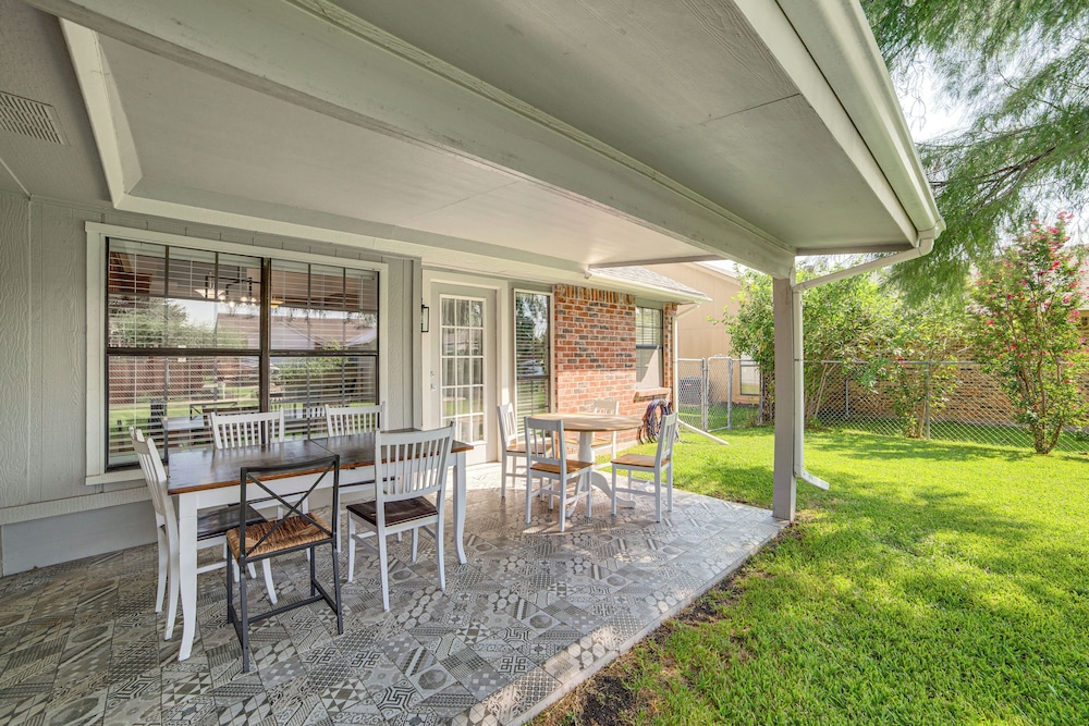 Fenced-in Yard: Home < 1 Mi to Lake Ray Hubbard!