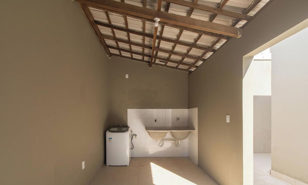 House w/ Pool and Barbecue Grill Thg0006