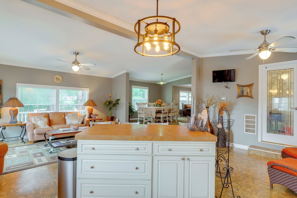 1 Mi to Silver Lake Sand Dunes: Family Gem w/ Yard