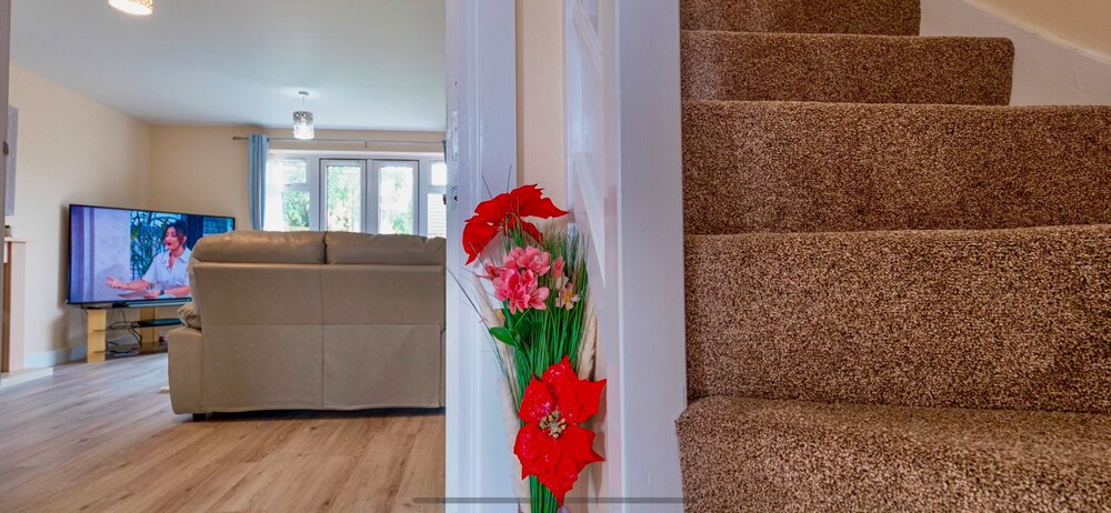 Cosy Home-sleeps 5- Private Garden- Free Parking