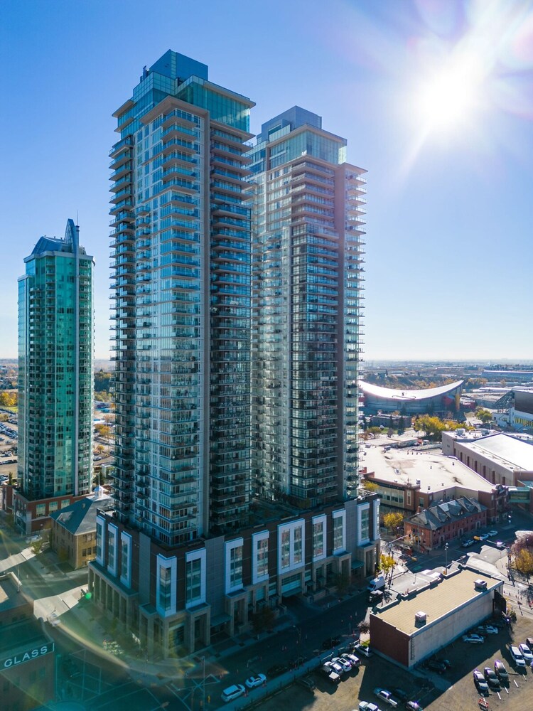 NEW The Draper Luxury Unit Prime Location-0