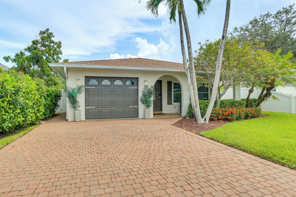 1 Mi to Vanderbilt Beach! Family Home on 500 Block
