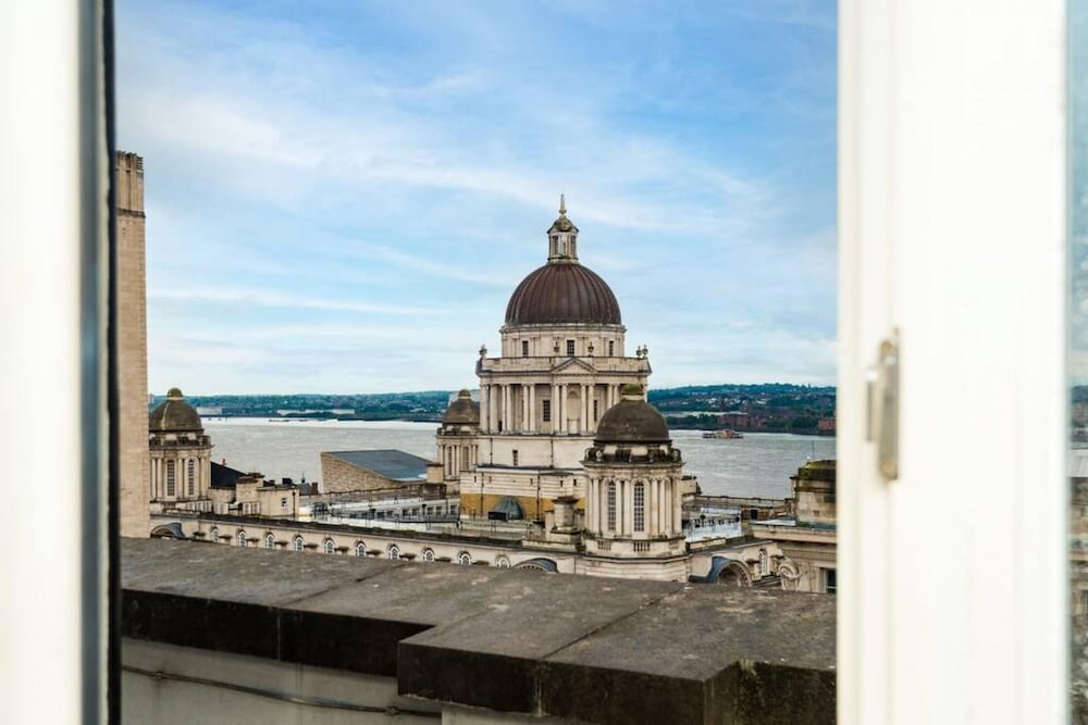 Host Stay Waterfront Penthouse