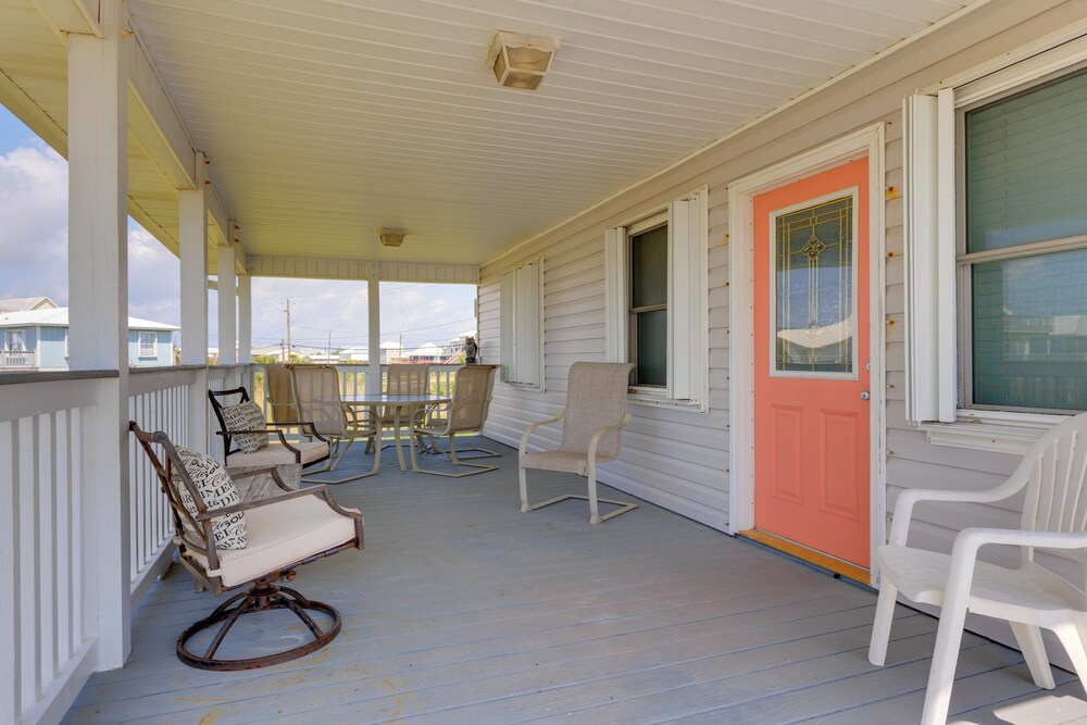 1 Block to Gulf: Dauphin Island Retreat w/ Views