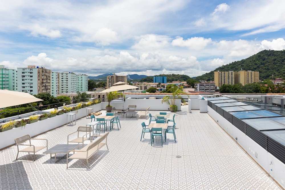 The Stylish Condo by Acomodo