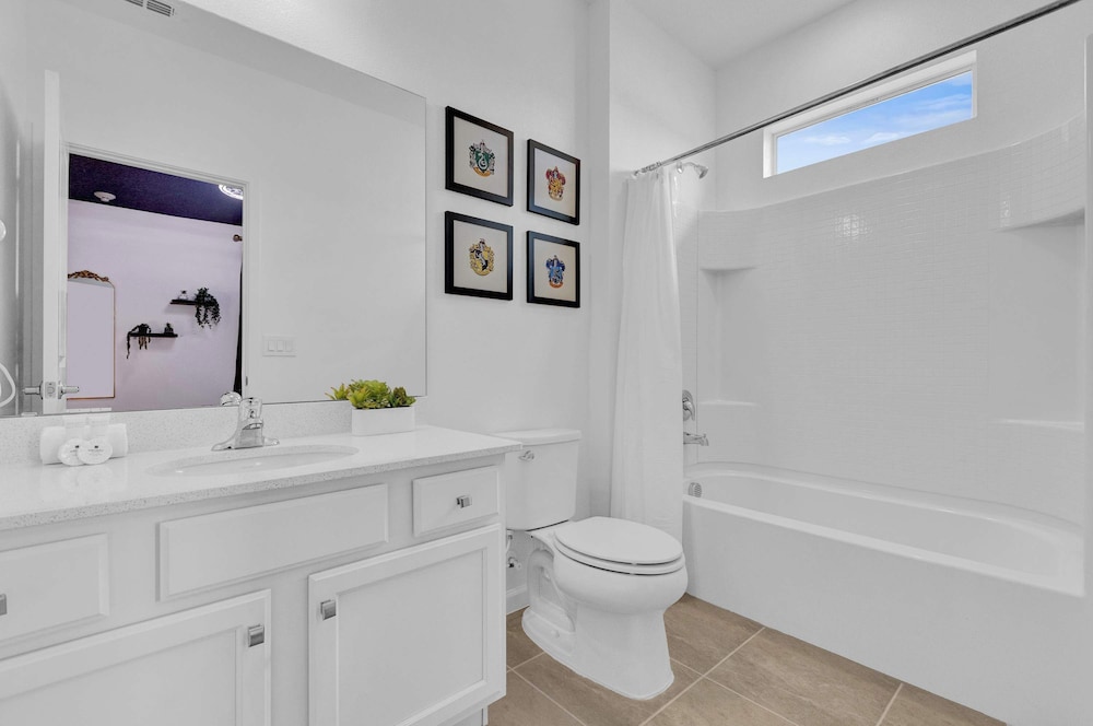 Upstay Epic 15br Mansion for Big Groups Near Parks