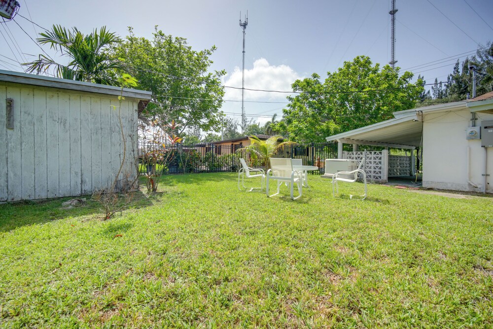 < 3 Mi to Hard Rock Stadium: Miami Home w/ Sunroom
