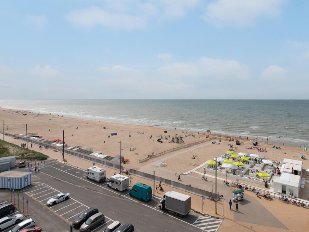 Apartment With Terrace and sea View in Mariakerke