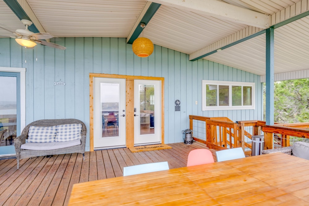 4 3 two King Beds Perfect Sunset Lake Views Pickleball Fire pit Lvl2 EV POA Pool