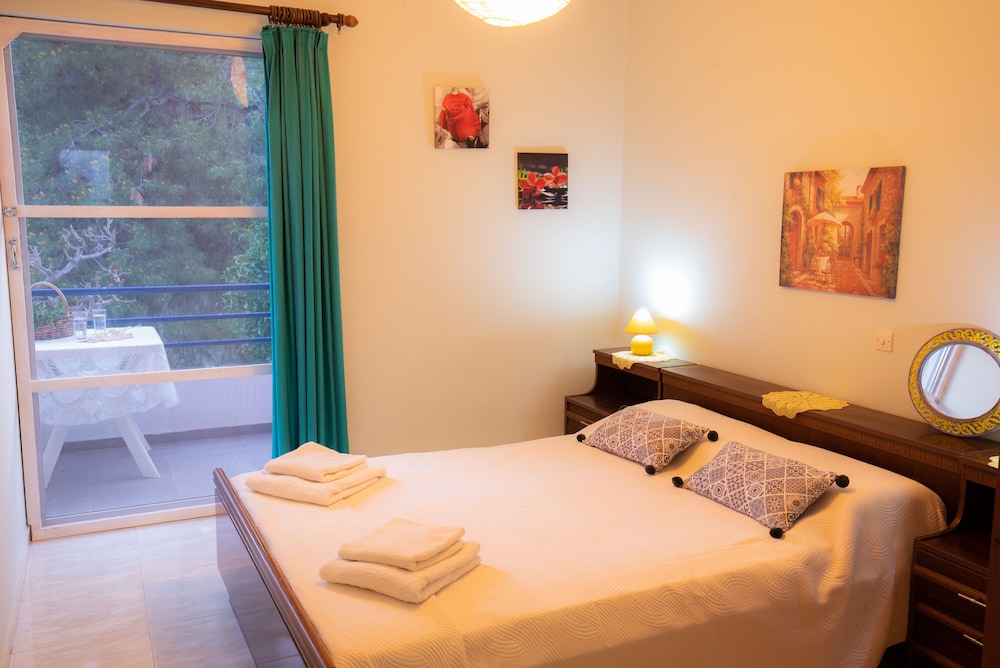Lykoporia Beach Apartments