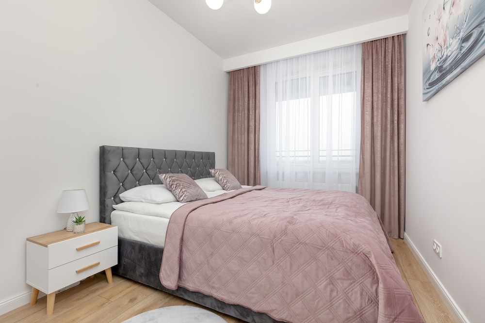 8th Floor Apartment in Warsaw by Renters view 4