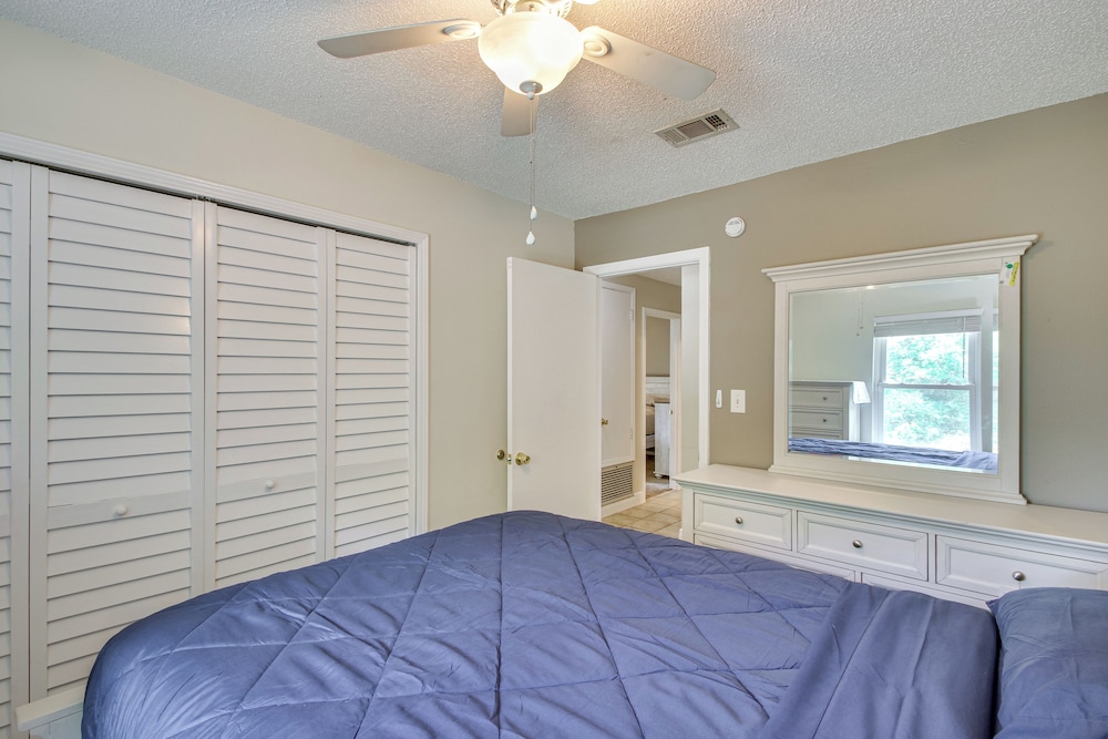 Shop, Dine & Visit Uwf: Pensacola Home w/ Yard!