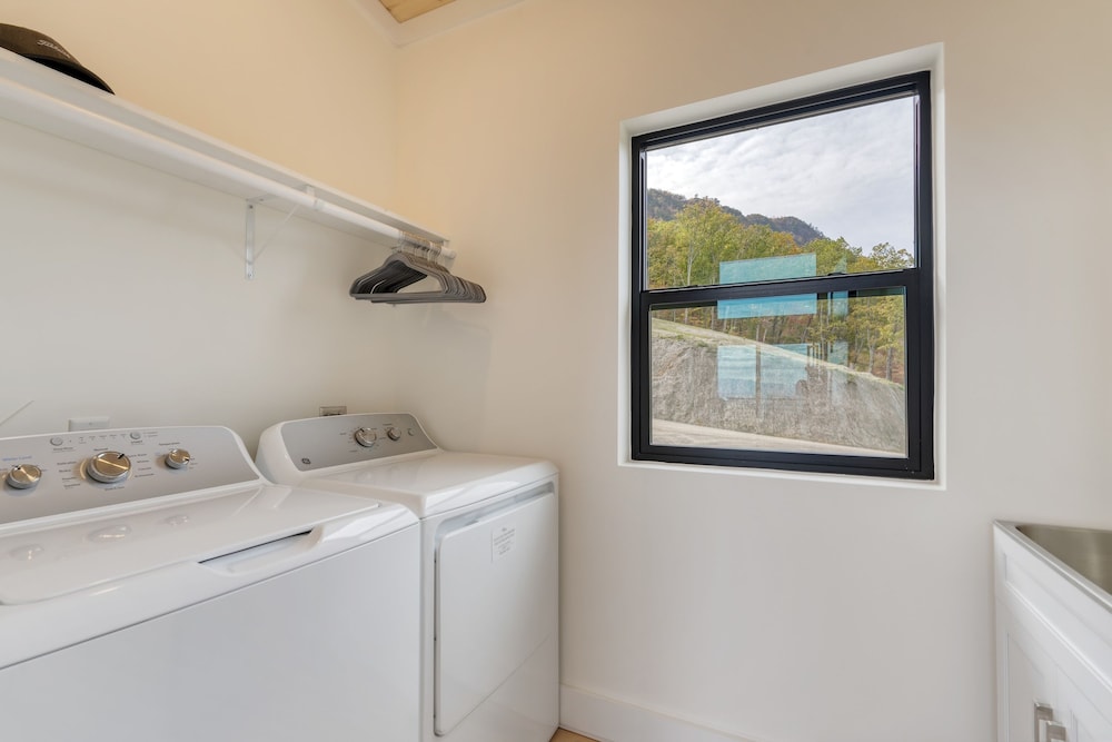 Whiskey Ridge - Avantstay Panoramic Views Infinity Pool Hot Tub Game Room