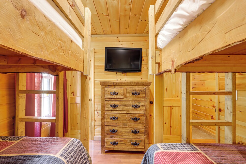 1 Mi to Nottely Lake: Home w/ Furnished Deck!