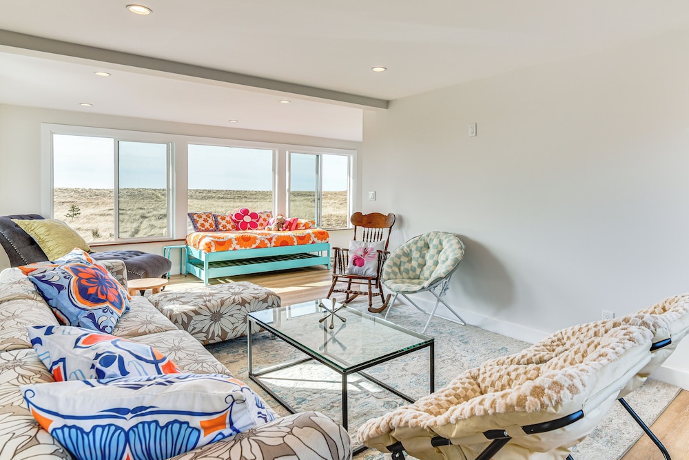 3-acre Oceanfront Home: Game Room & Fire Pit!