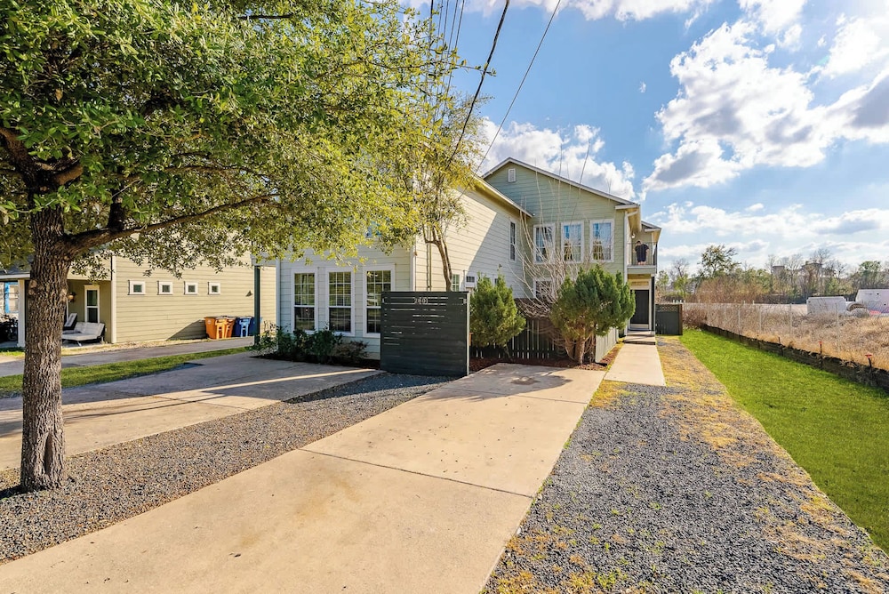 Upstay East Austin Retreat w Yard5min to Downtown