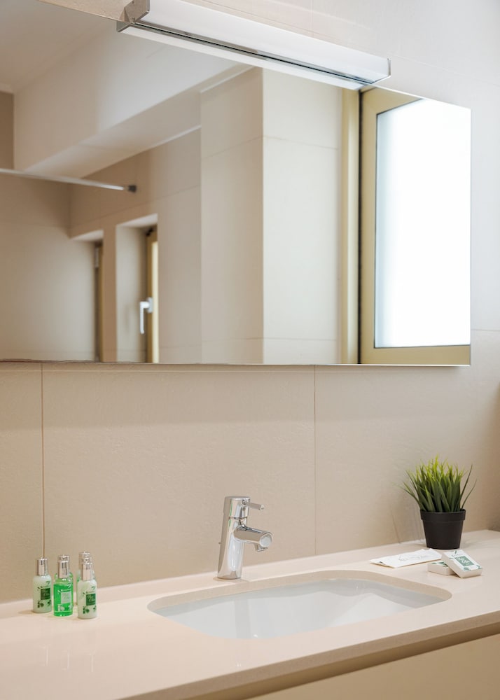 Vouliagmeni Serenity Residence