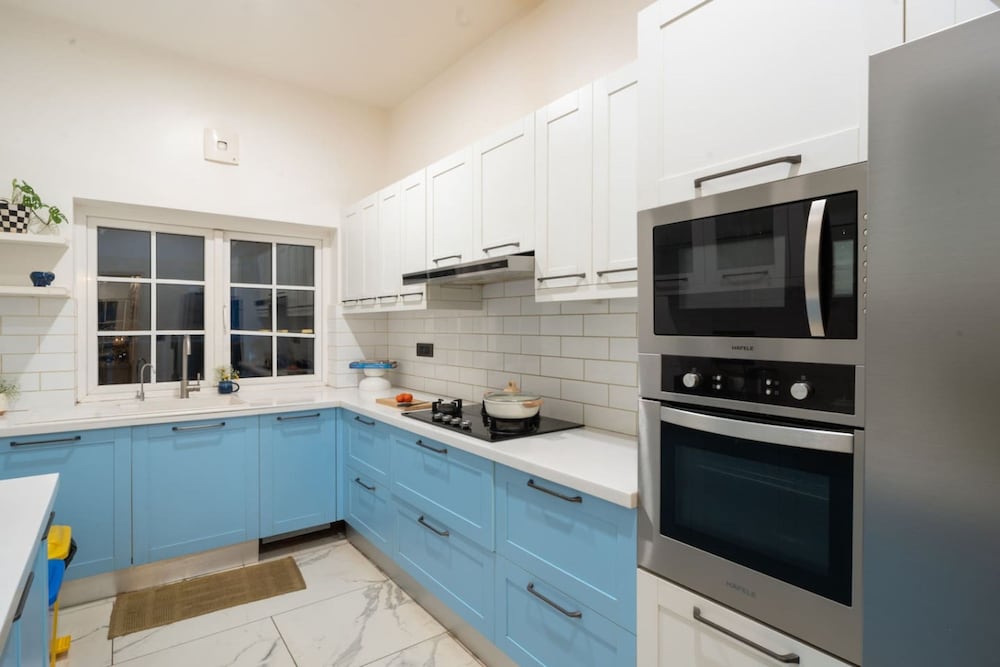 Villa Bauhinia - 5bhk With Pool 10 Mins to Beach