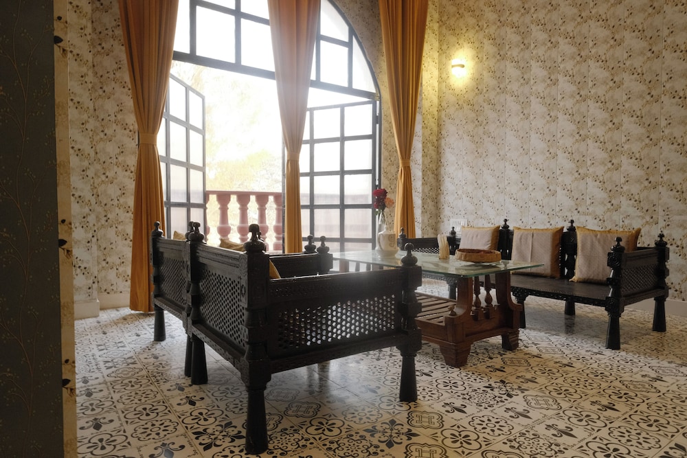 Qila Hotel