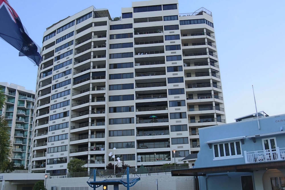 Cairns Aquarius