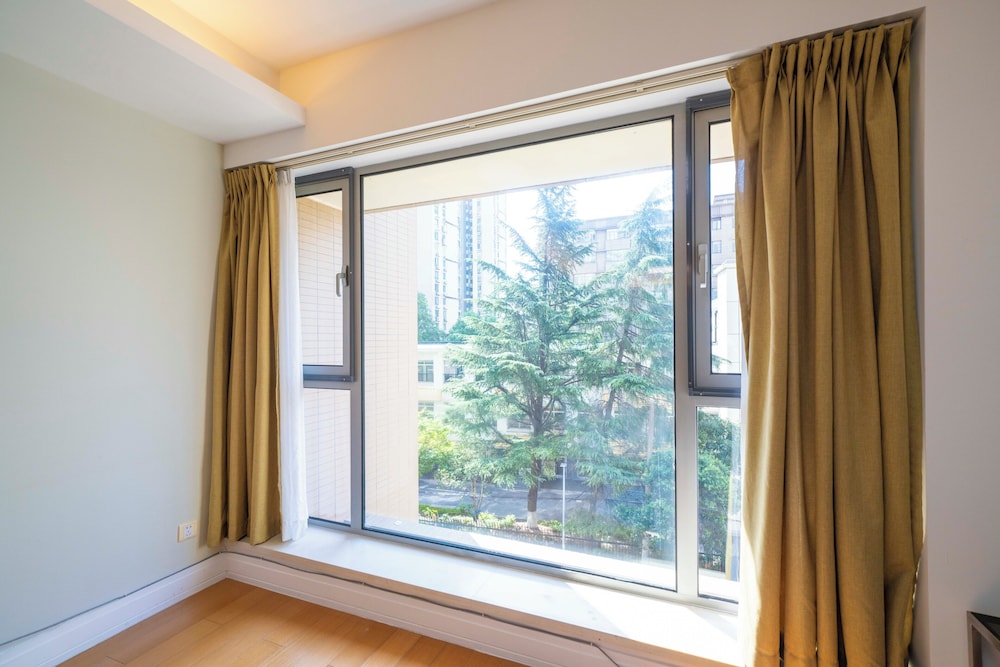 Tyms Luxury 2BR 1BA Apt Xujiahui Shops