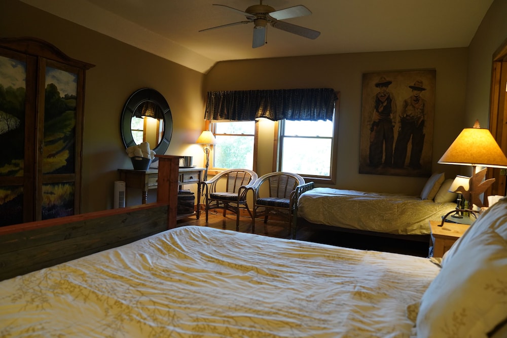 Lawrence Vacations - Circle S Ranch - Property Image 1