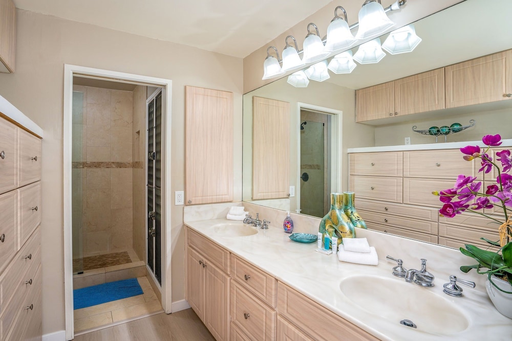 Wailea Ekolu 510 - Ocean Views, Private Lanais, Renovated 2-story With Split AC!