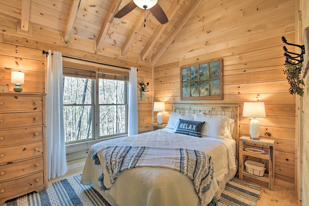 Couples Getaway Cabin by Hiking + Waterfalls! view 5