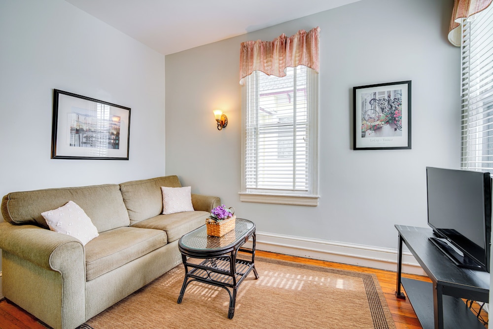 Walk to Beach: Cape May Home w/ Screened Patio!