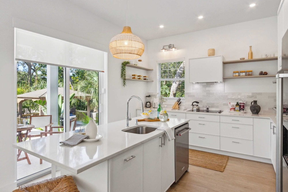 Serenity at Surfside by Avantstay Pool, Porches, Fire Pit & Arcade Near Vilano Beach