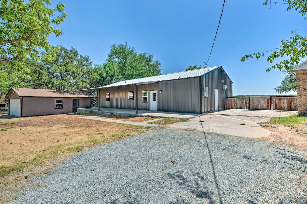 Spacious Palo Pinto Home: Private Dock & Pool view 5