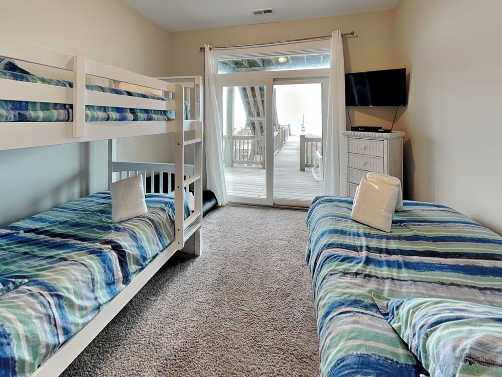 Sunshine Daydreams by Topsail Realty